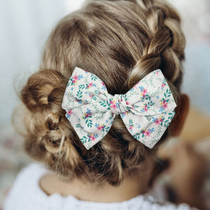 Audrey | White Meadow Hand-Tied Hair Bow