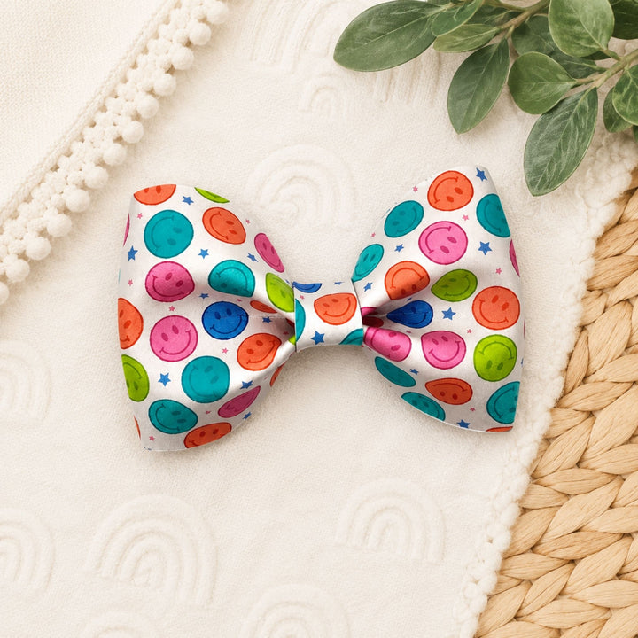 Pinch Colorful Smiles | Faux Leather Hair Bow